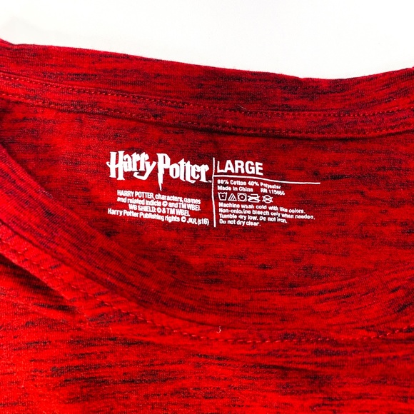 Harry Potter Gryffindor Red T-Shirt Size Large - Picture 6 of 6